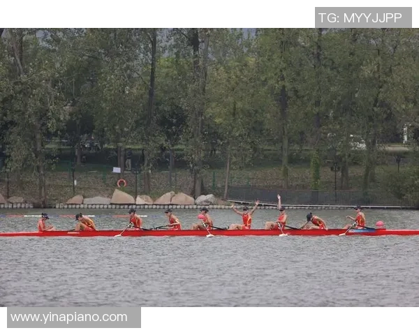 中国赛艇男队八人艇冲金成功，历史首次